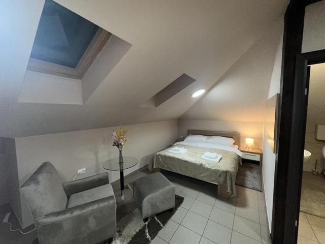 Jp Motel Mali Pariz Bor Zewnętrze zdjęcie