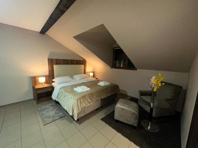Jp Motel Mali Pariz Bor Zewnętrze zdjęcie
