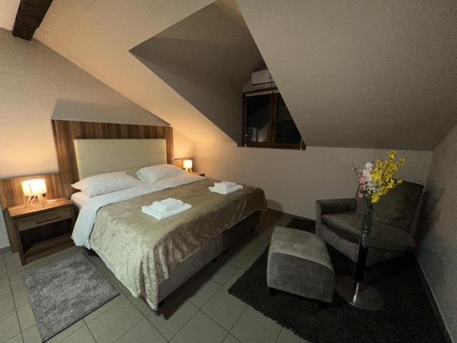 Jp Motel Mali Pariz Bor Zewnętrze zdjęcie