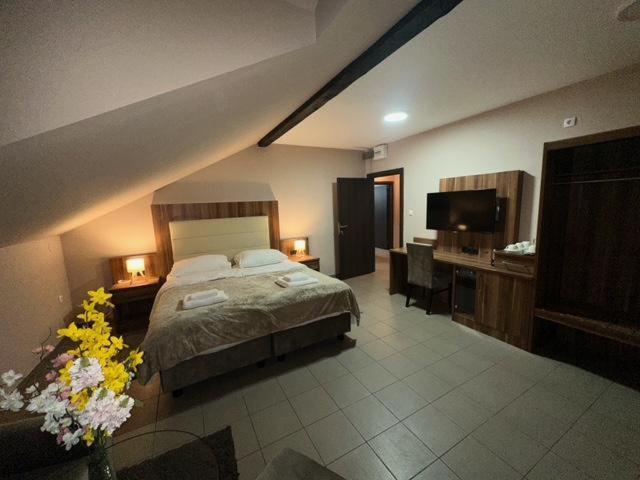 Jp Motel Mali Pariz Bor Zewnętrze zdjęcie
