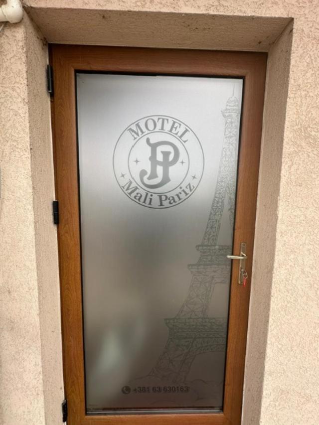 Jp Motel Mali Pariz Bor Zewnętrze zdjęcie