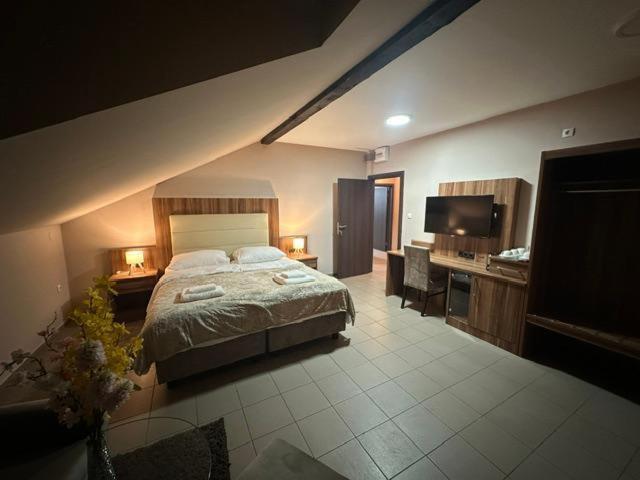 Jp Motel Mali Pariz Bor Zewnętrze zdjęcie