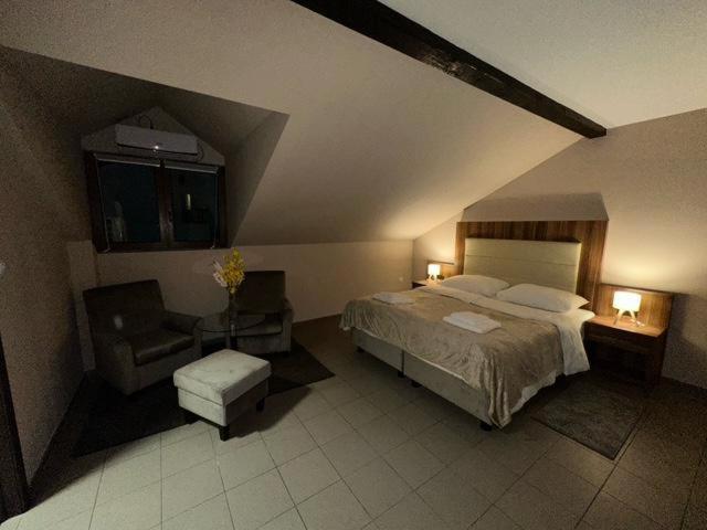 Jp Motel Mali Pariz Bor Zewnętrze zdjęcie