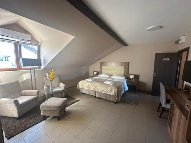 Jp Motel Mali Pariz Bor Zewnętrze zdjęcie